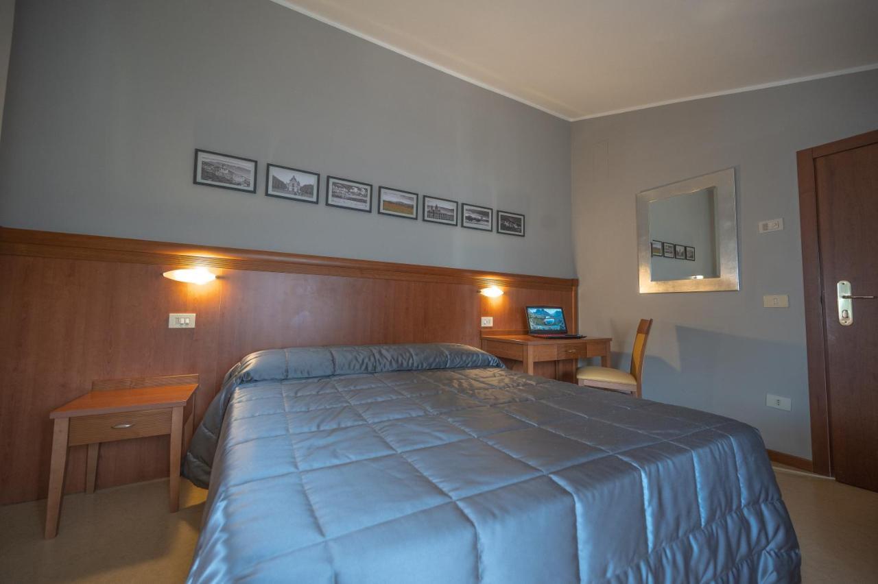 Hotel Moderno Ассизи Экстерьер фото