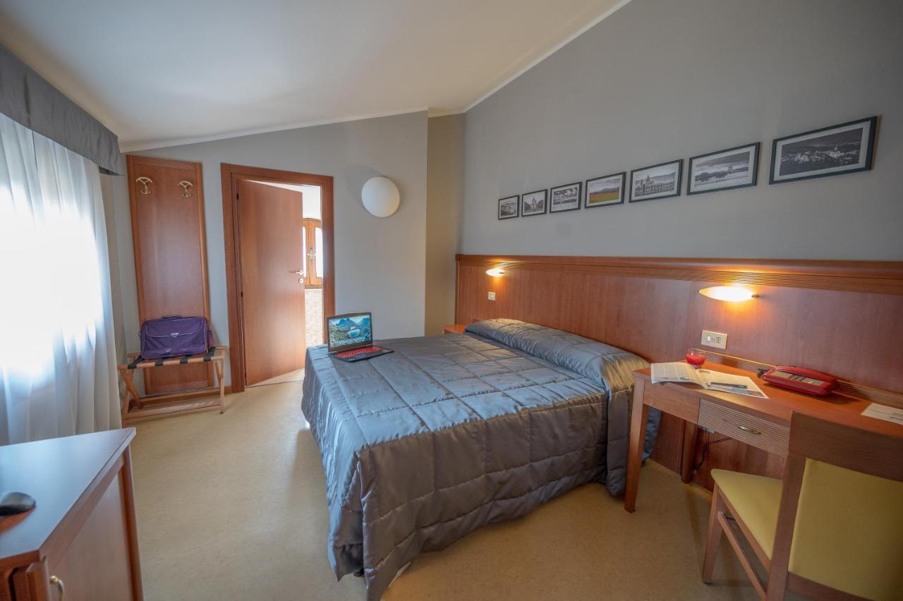 Hotel Moderno Ассизи Экстерьер фото