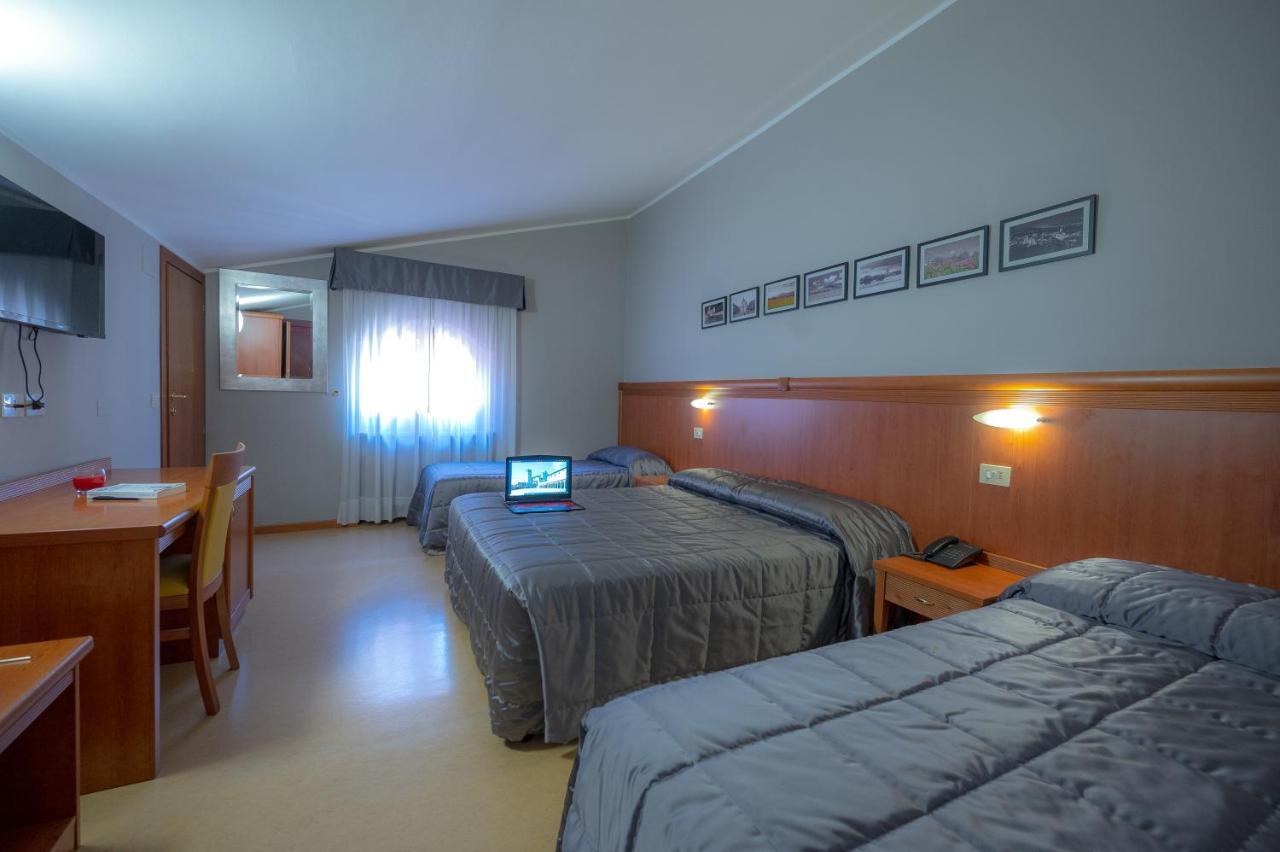 Hotel Moderno Ассизи Экстерьер фото