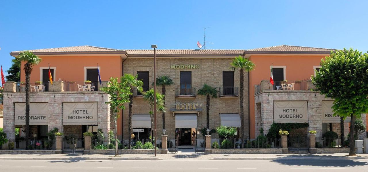 Hotel Moderno Ассизи Экстерьер фото