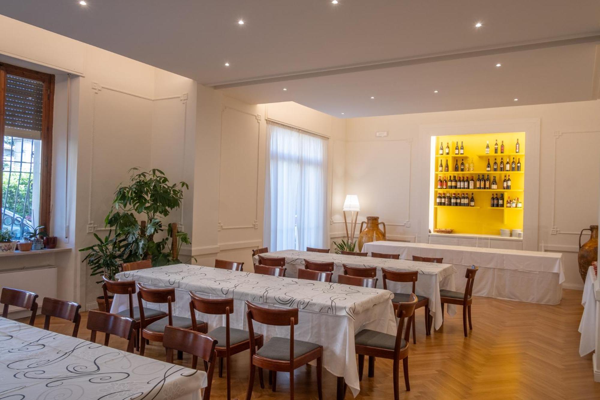 Hotel Moderno Ассизи Экстерьер фото