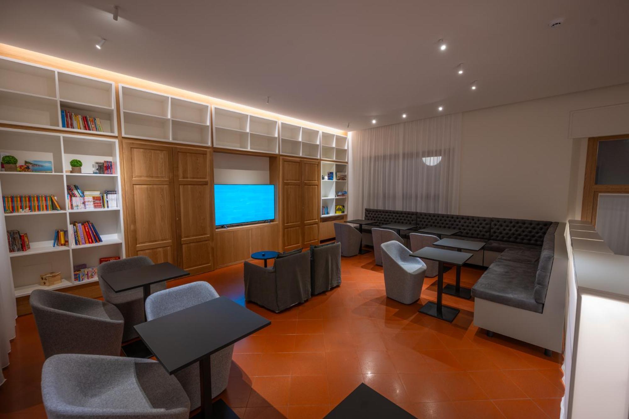 Hotel Moderno Ассизи Экстерьер фото
