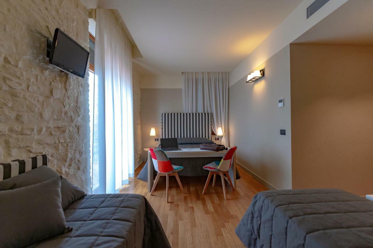 Hotel Moderno Ассизи Экстерьер фото