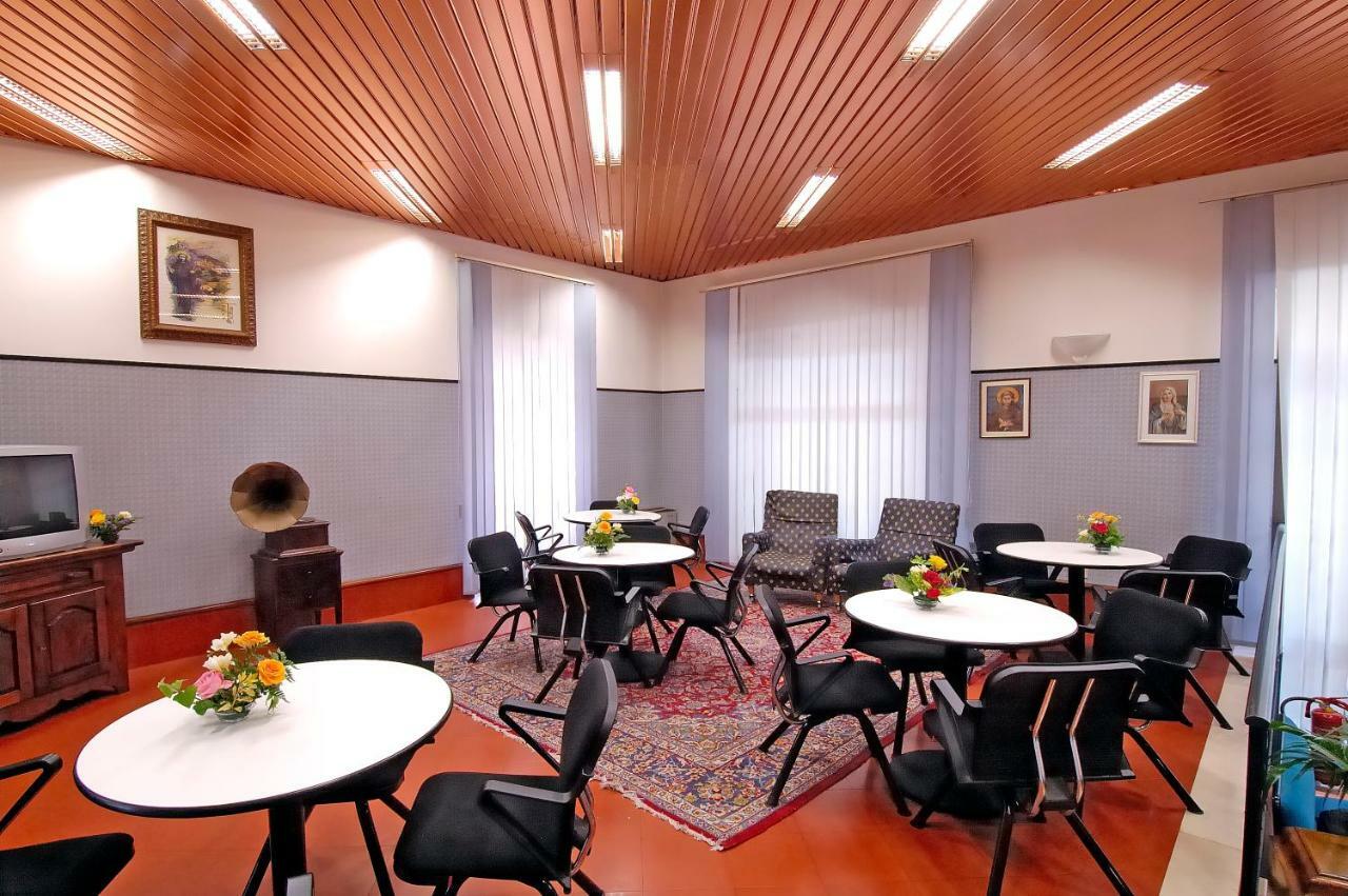 Hotel Moderno Ассизи Экстерьер фото