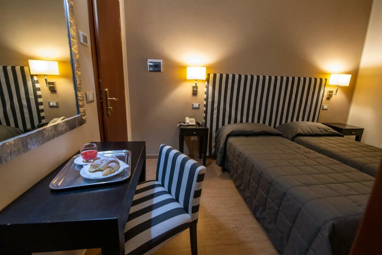 Hotel Moderno Ассизи Экстерьер фото
