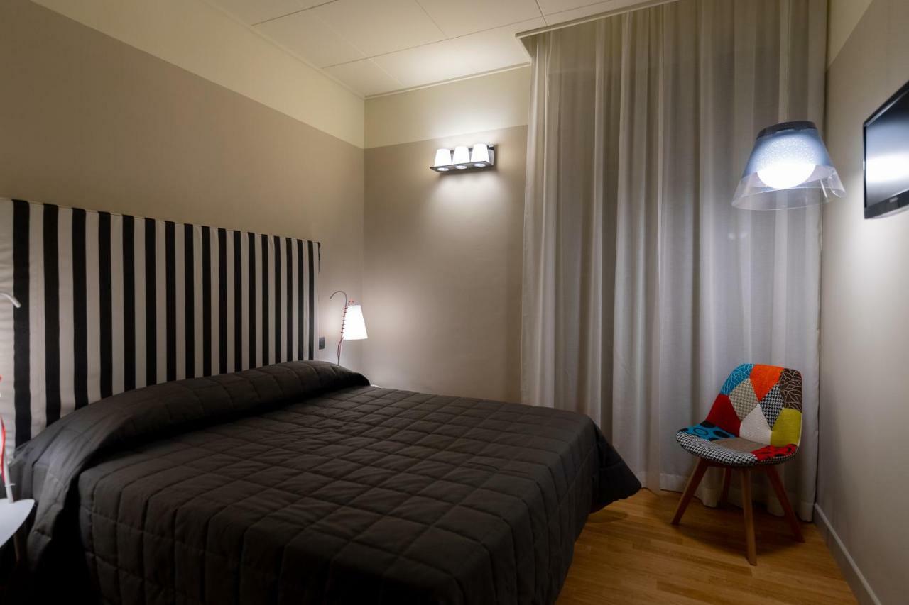 Hotel Moderno Ассизи Экстерьер фото