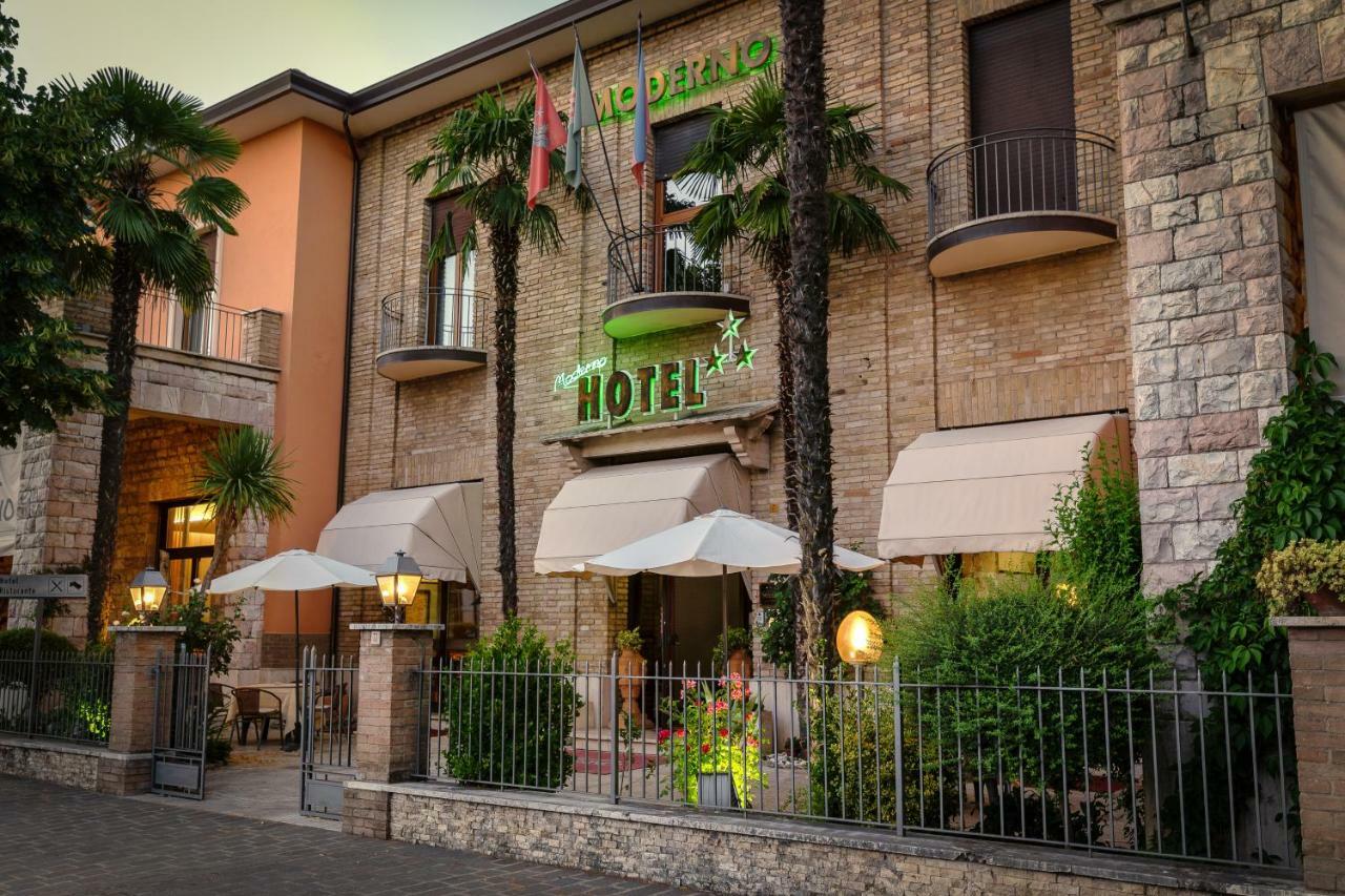 Hotel Moderno Ассизи Экстерьер фото
