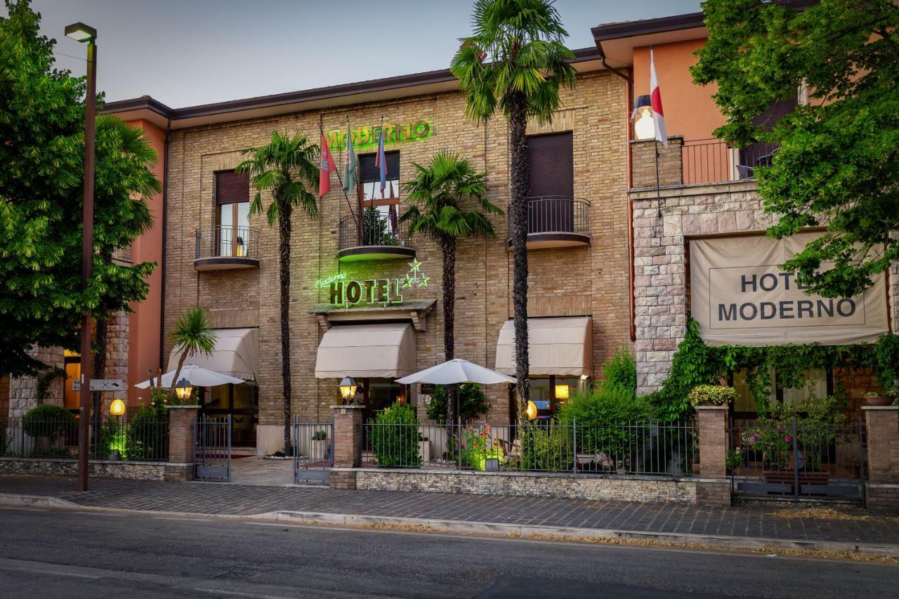 Hotel Moderno Ассизи Экстерьер фото